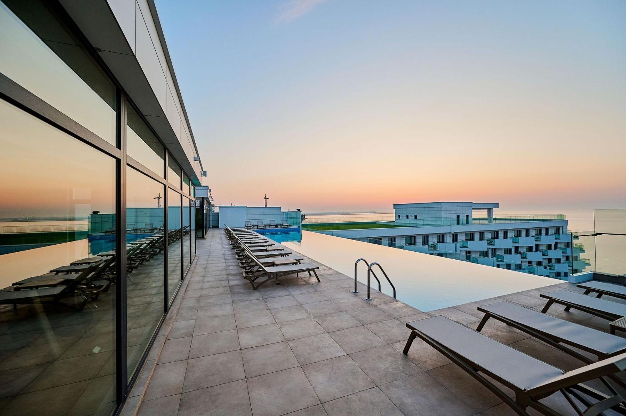 Beach Bliss Apartment In Infinity Beach Resort Parking Mamaia Esterno foto